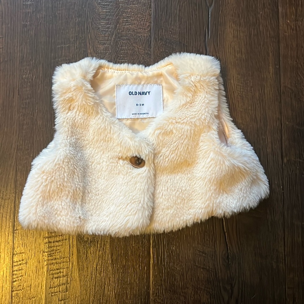 Old Navy Faux Fur Vest - Picture 1 of 3